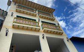 Balcones de la pradera by Hope